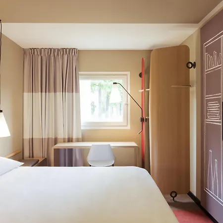 Ibis La Ferme Aux Vins Hotel 3*
