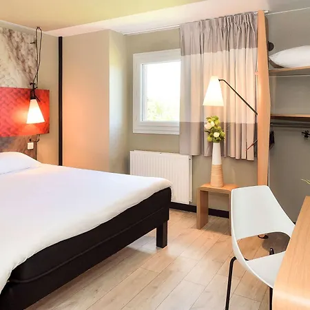 Ibis La Ferme Aux Vins Бон
