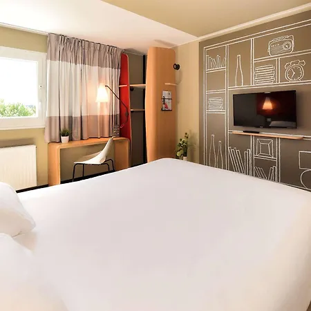 Ibis La Ferme Aux Vins Готель Бон