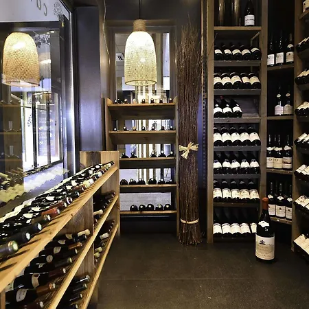 Ibis La Ferme Aux Vins 본느
