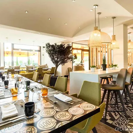 Ibis La Ferme Aux Vins Готель Бон