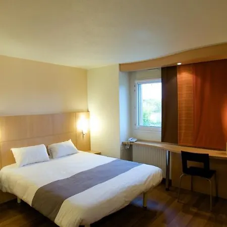 Готель Ibis La Ferme Aux Vins 3*