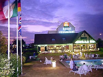 Ibis La Ferme Aux Vins Otel 3*