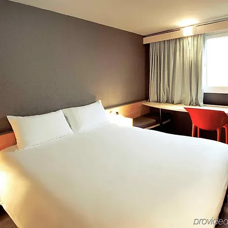 Hotel Ibis La Ferme Aux Vins 3*