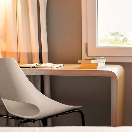 Ibis La Ferme Aux Vins Готель Бон
