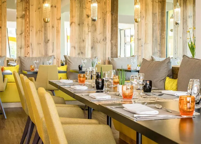 Ibis La Ferme Aux Vins 본느